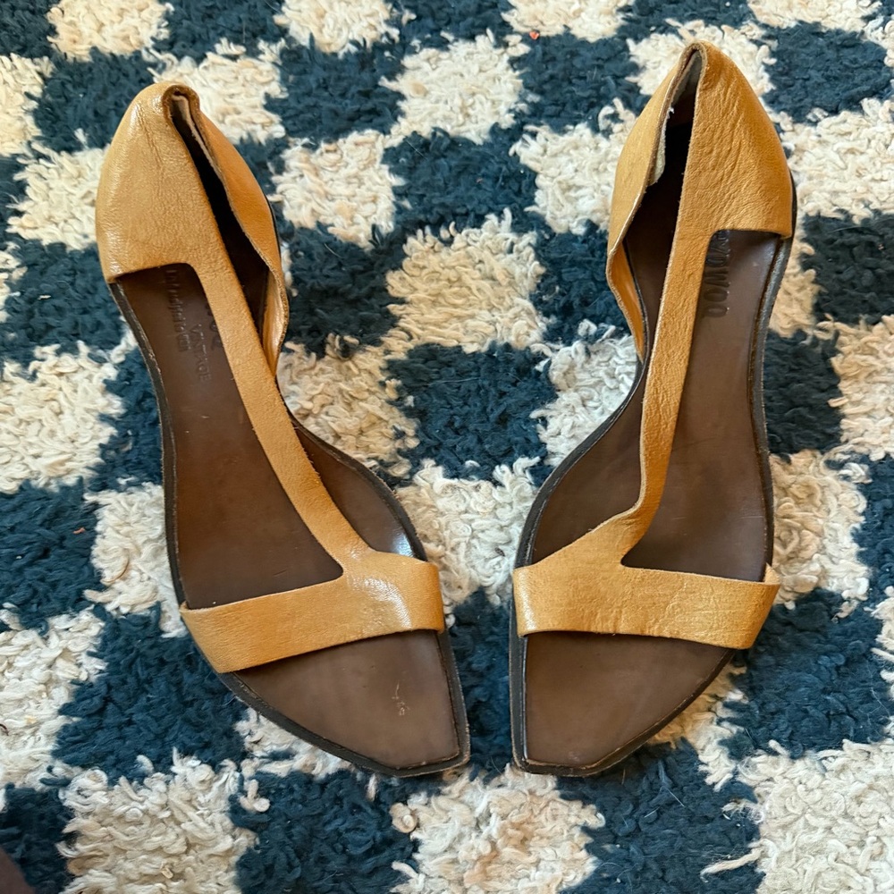 CYDWOQ LEATHER SANDALS HANDMADE AMERICAN kitten heel Sz 40